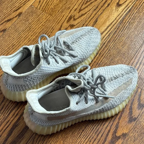 Yeezy Boost 350 V2 Sesame/Light Ivory Sneakers - Picture 1 of 2